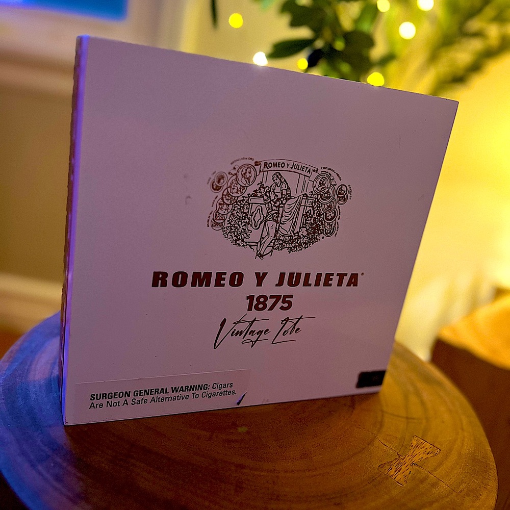 Romeo y Julieta Vintage Love cigar box